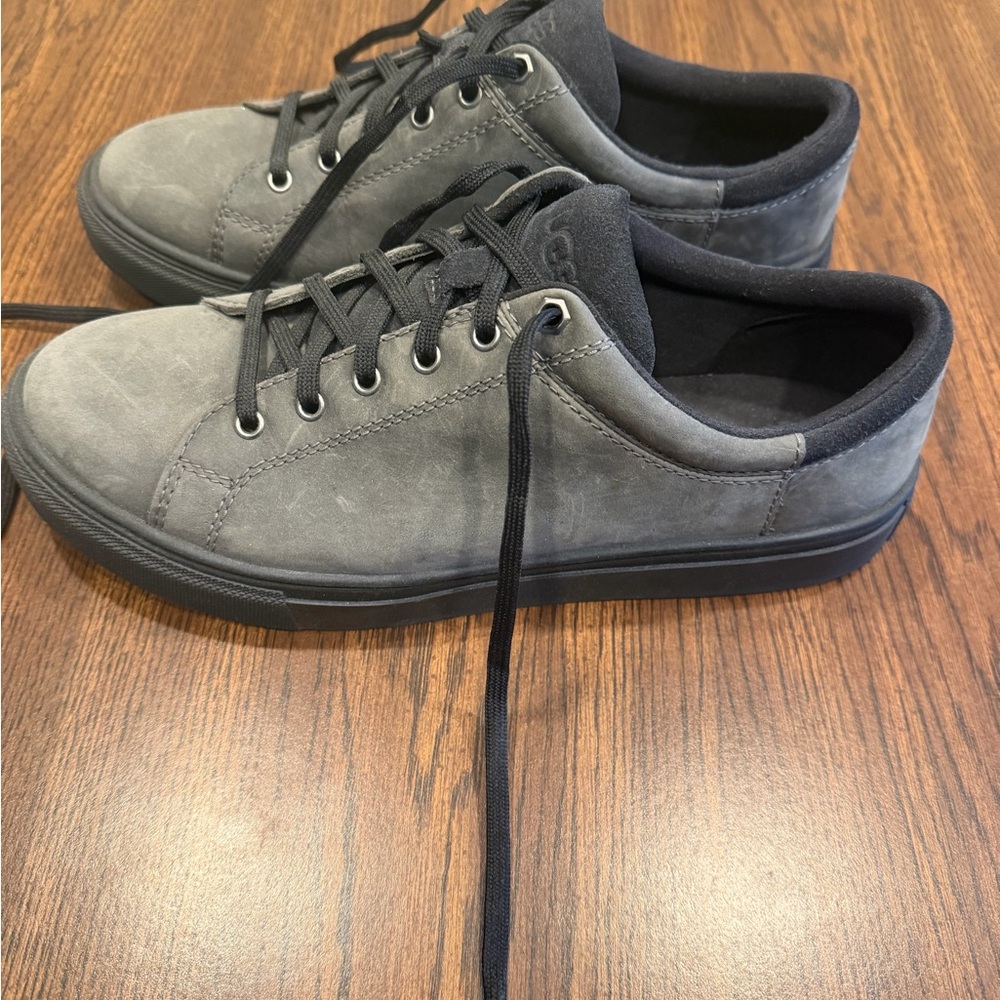 Ugg men’s size 9 dress shoe. Grey, worn once and didn’t fit - Picture 2 of 4